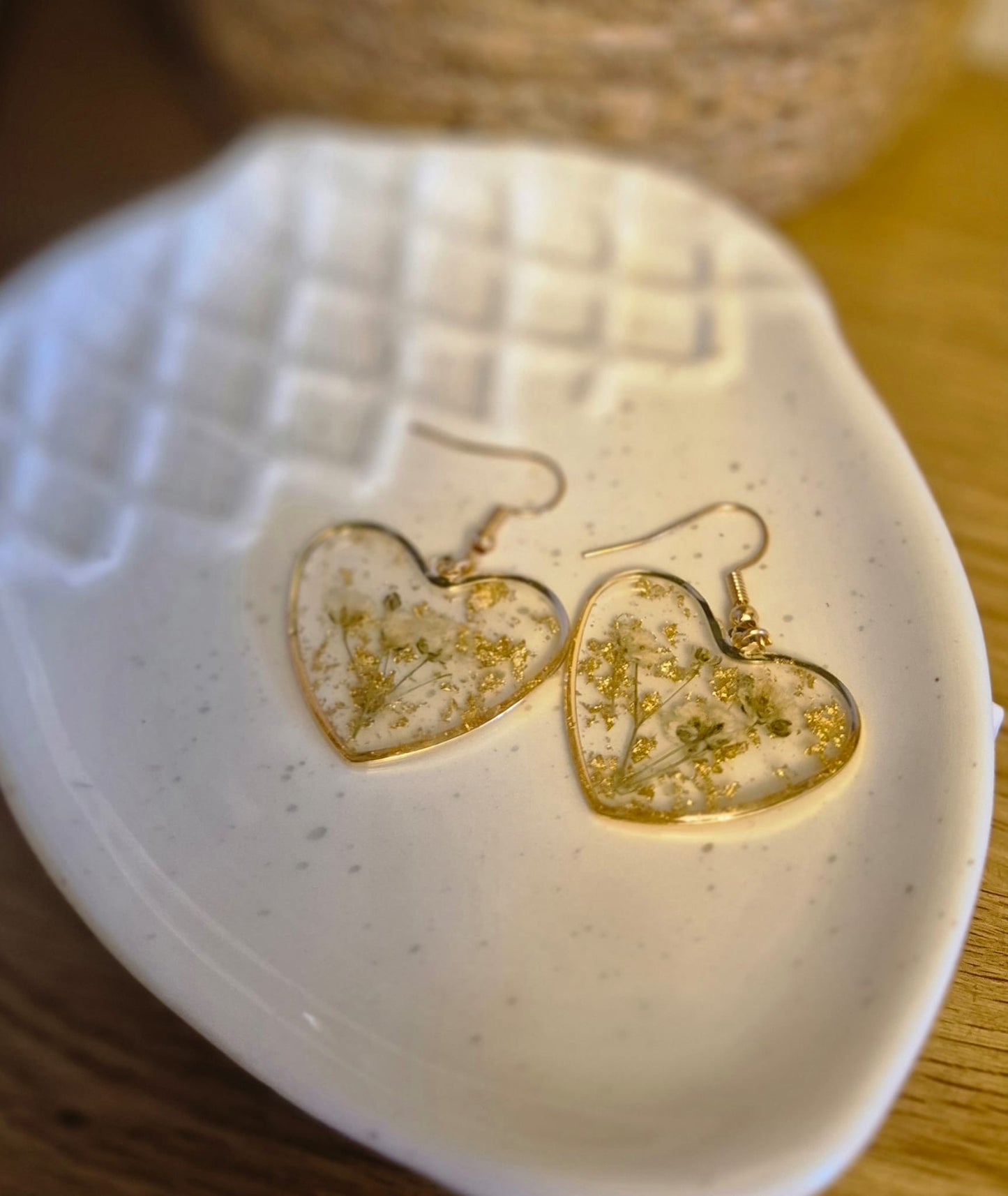 Pressed Flower Heart Drop Earrings – Gold